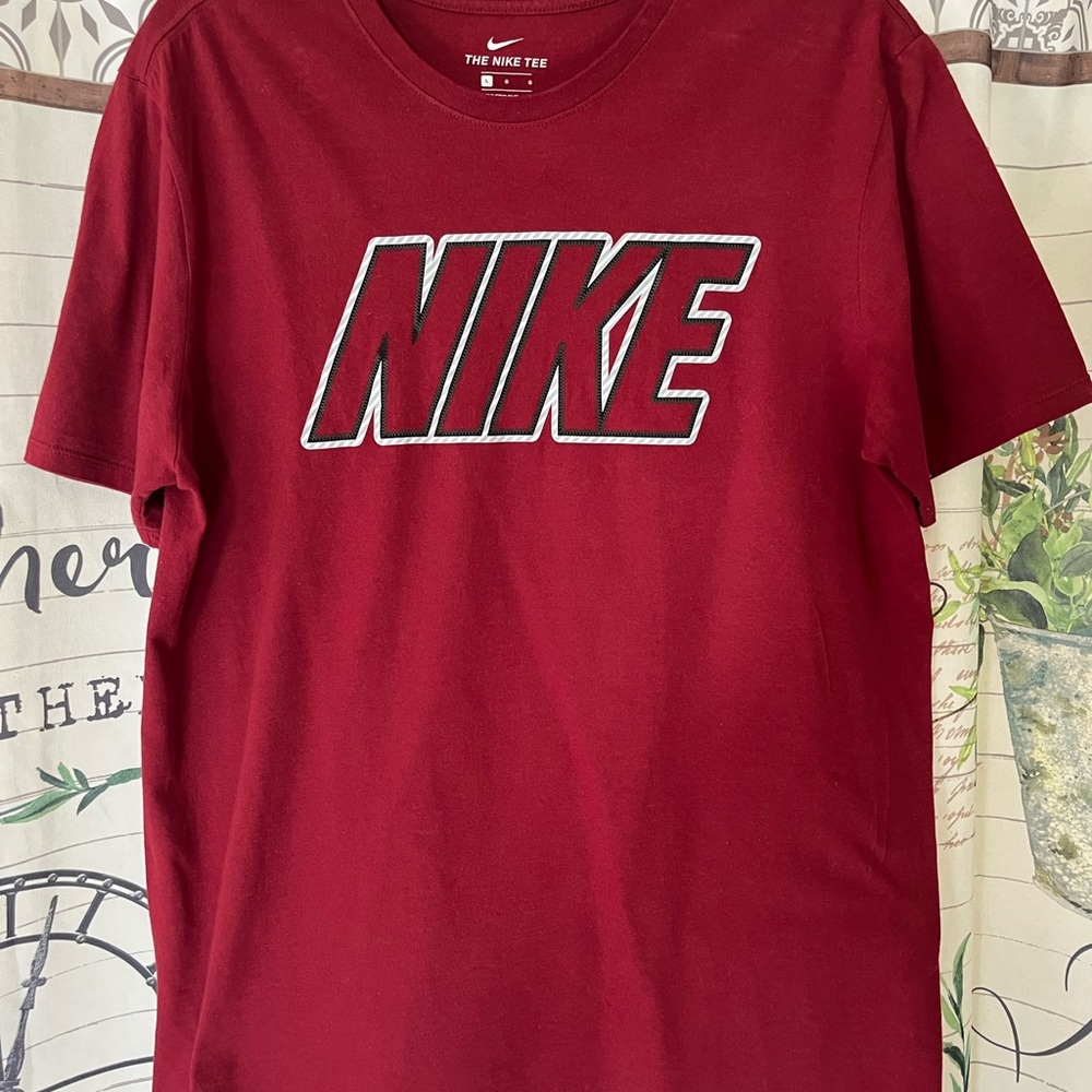 Nike Men's Burgundy Short Sleeve Tee